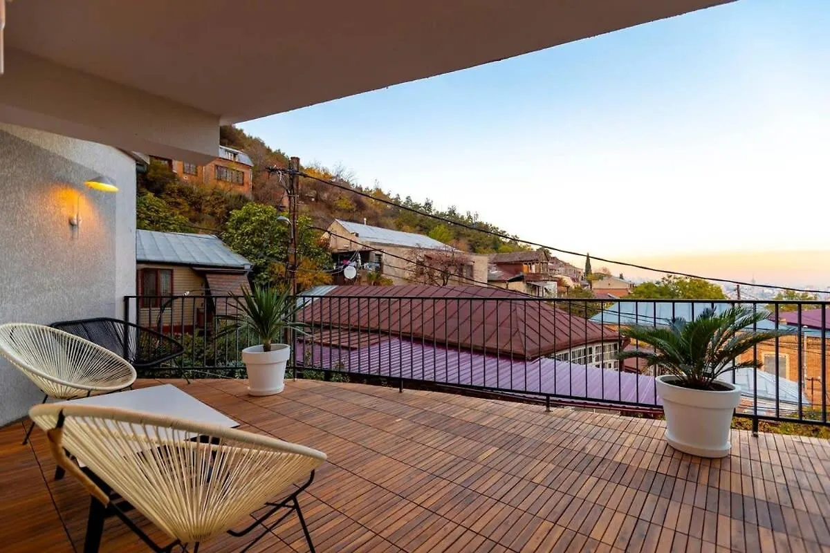 Stylish 2Br Apt W Huge Terrace In Old Tiflis