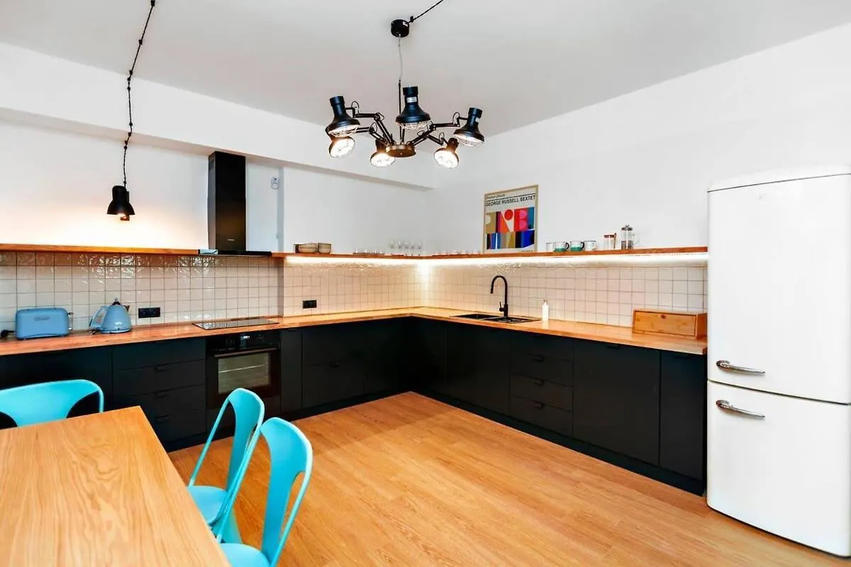 Daire Stylish 2Br Apt W Huge Terrace In Old Tiflis