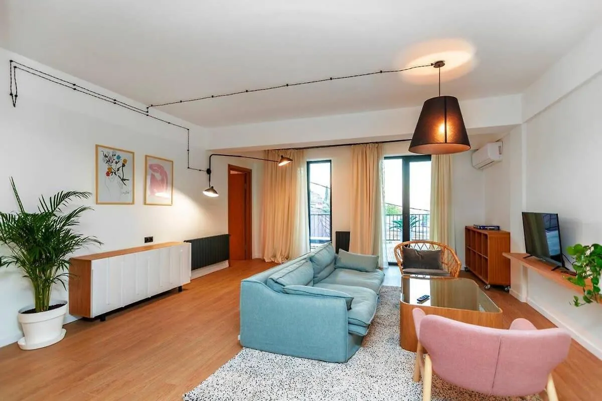 Stylish 2Br Apt W Huge Terrace In Old Tiflis Gürcistan