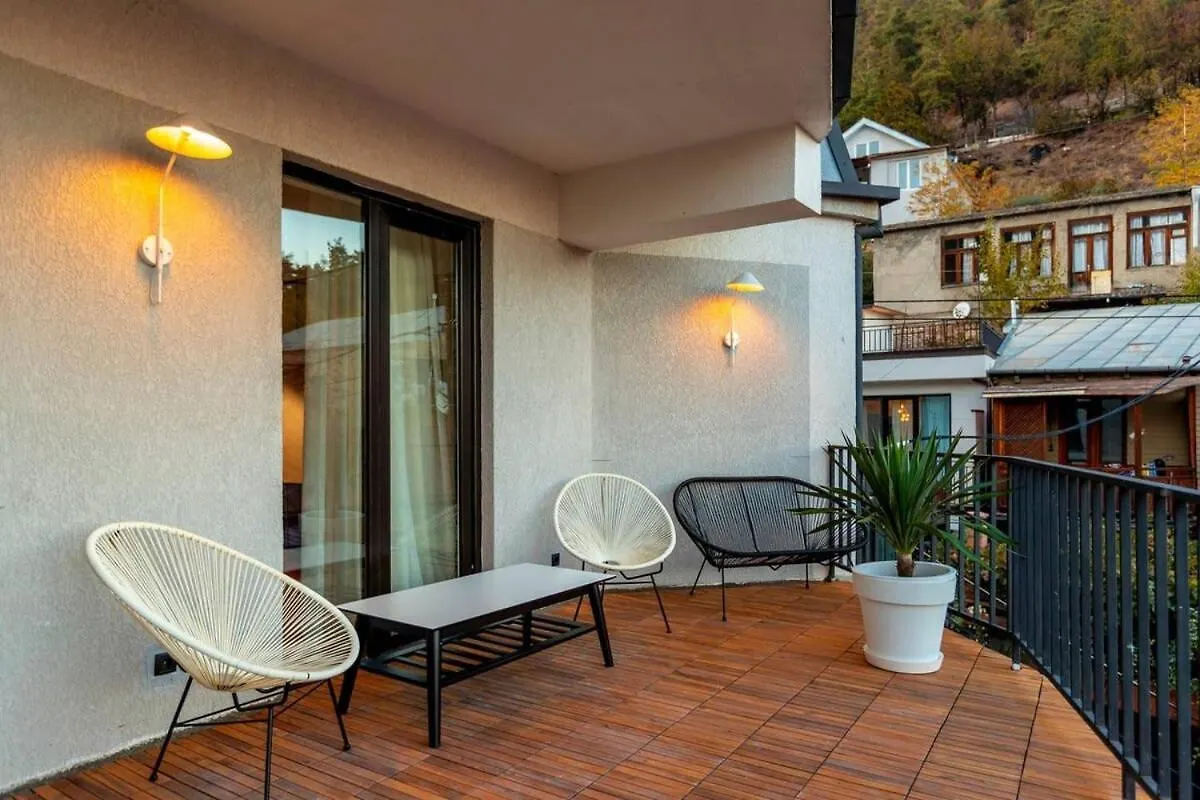 Stylish 2Br Apt W Huge Terrace In Old Tiflis Daire